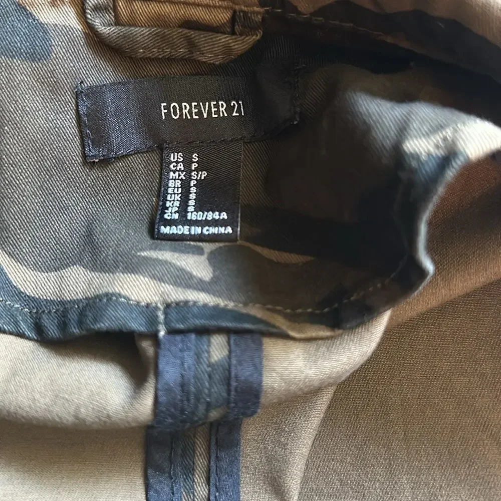 Womens Forever 21 Camo Camouflage Jacket Small‎